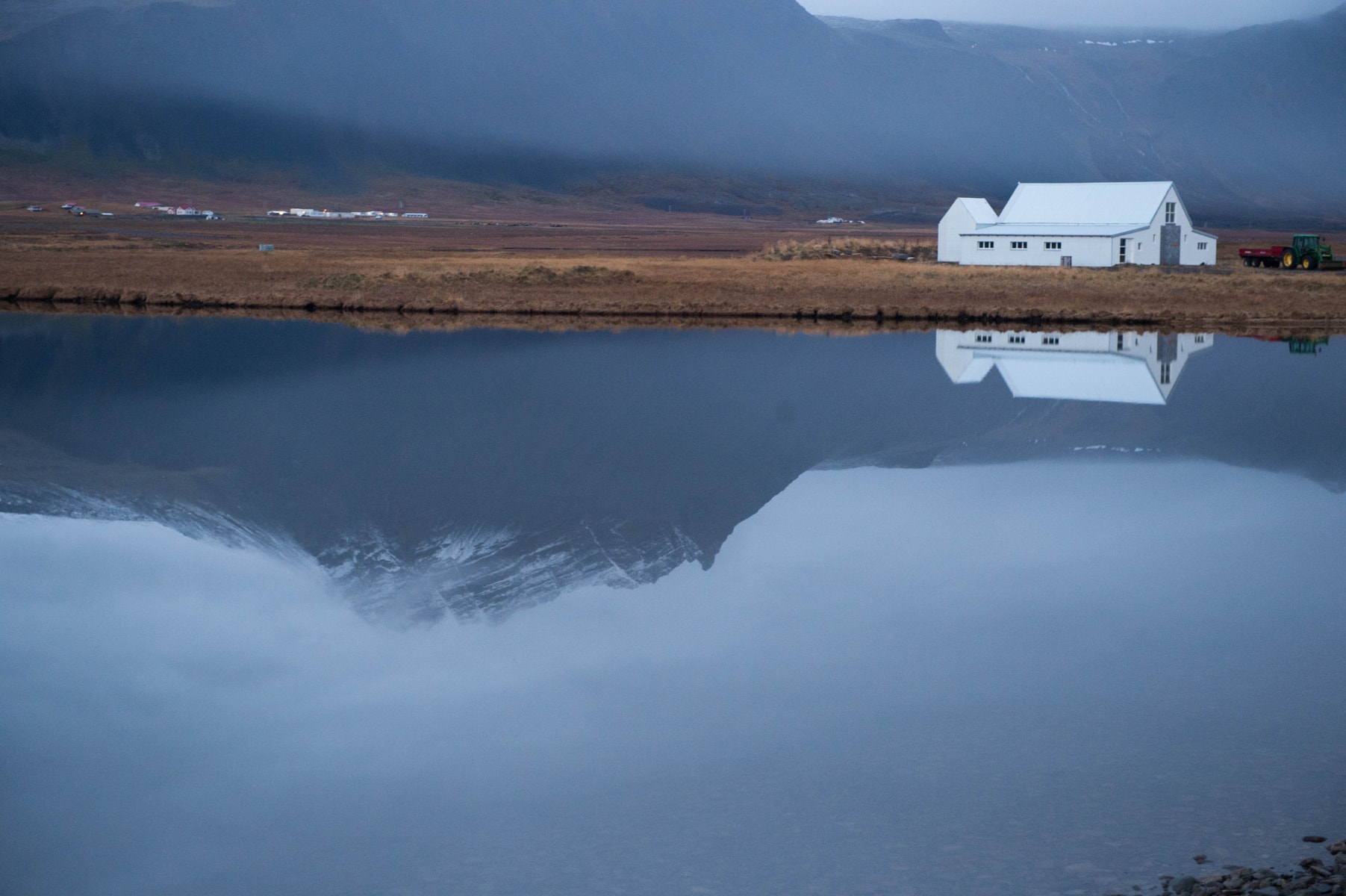 ../static/iceland-1.jpg